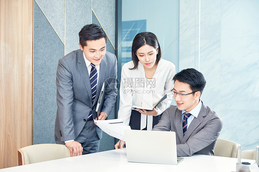 多部门联合执法 一举查扣16艘违反休渔规定船舶