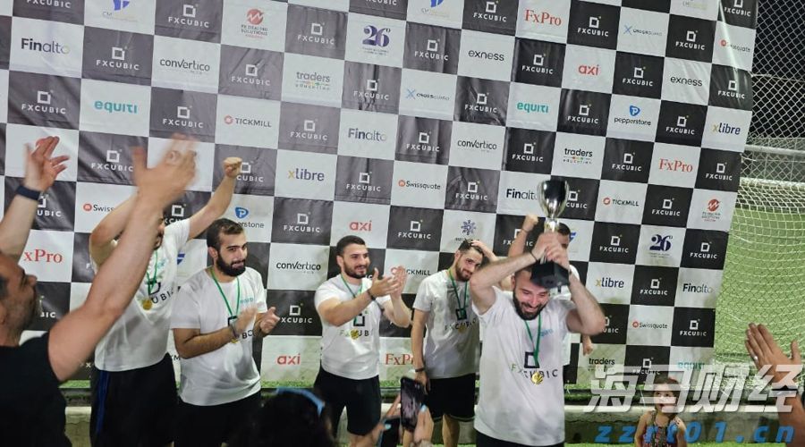 标普创新高迎“八月魔咒”! 暗流涌动 夏末需谨慎对冲